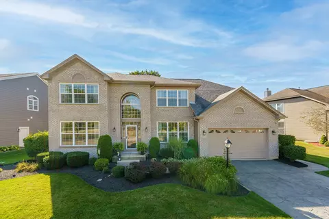 1941 Broadsmore Dr, Algonquin, IL 60102