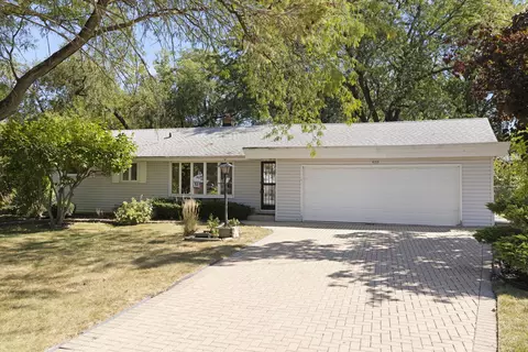 4155 Northcott Ave, Downers Grove, IL 60515