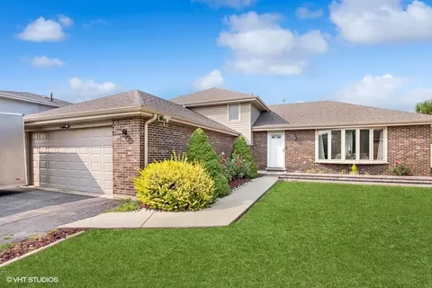 8612 Carriage Ln, Tinley Park, IL 60487