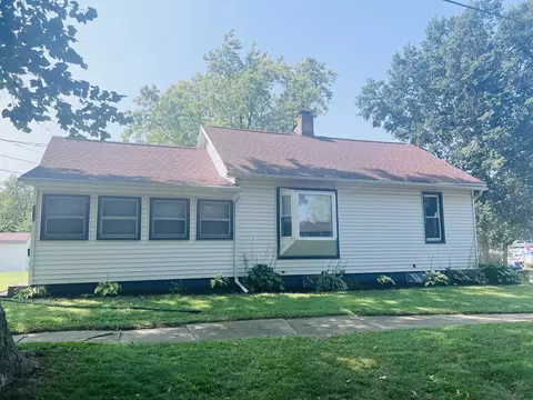 1401 S Roosevelt Ave, Bloomington, IL 61701
