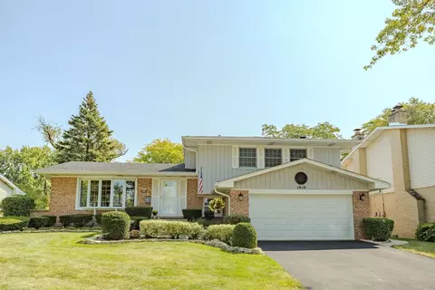 1919 N Eastwood Dr, Arlington Heights, IL 60004