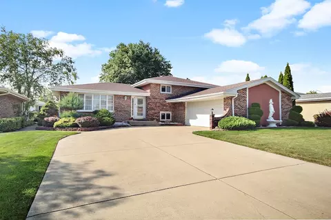 1557 W Mulloy Dr, Addison, IL 60101