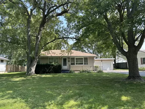505 N Henson Rd, Villa Grove, IL 61956