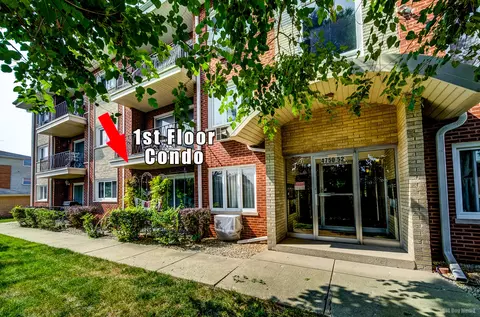 4750 W 101st St #3A, Oak Lawn, IL 60453