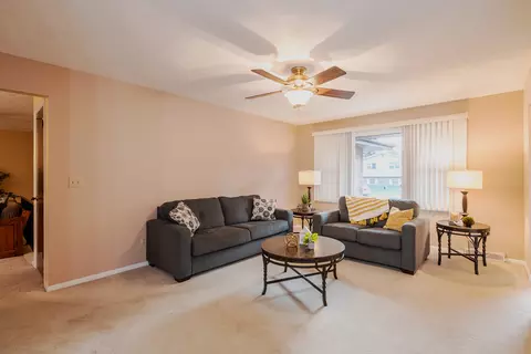 1004 Broadmoor Rd, Bloomington, IL 61704 photo 2