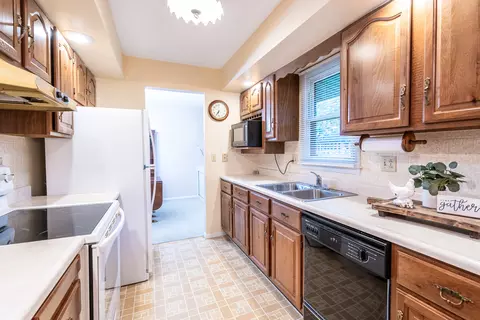 1004 Broadmoor Rd, Bloomington, IL 61704 photo 7