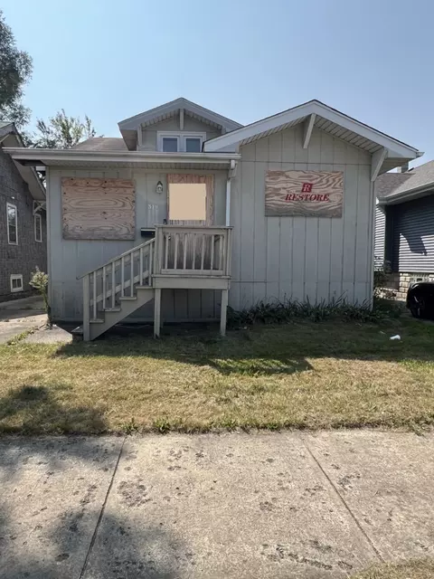 319 156th Pl, Calumet City, IL 60409