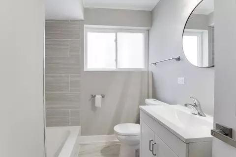 10548 S Eberhart Ave, Chicago, IL 60628 photo 10
