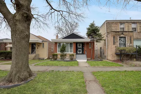 10548 S Eberhart Ave, Chicago, IL 60628 photo 2