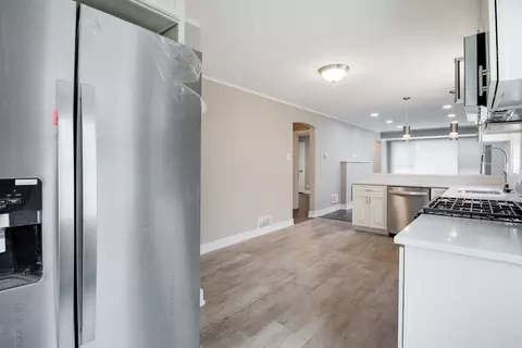 10548 S Eberhart Ave, Chicago, IL 60628 photo 5