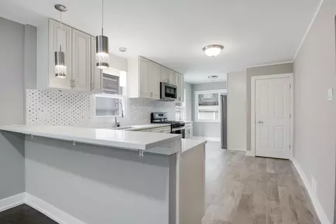 10548 S Eberhart Ave, Chicago, IL 60628 photo 4