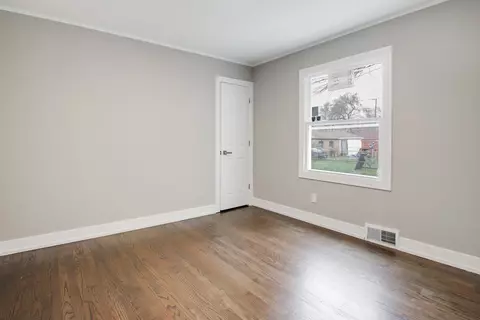 10548 S Eberhart Ave, Chicago, IL 60628 photo 12