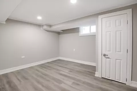 10548 S Eberhart Ave, Chicago, IL 60628 photo 16