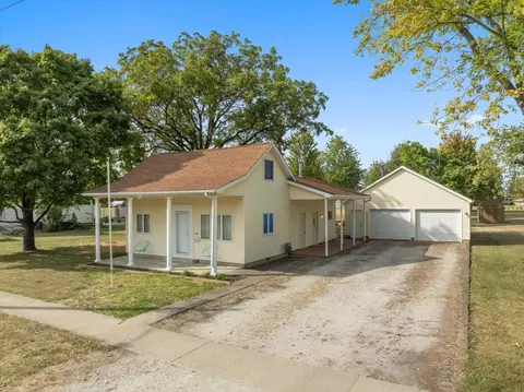 638 W 6th St, Minonk, IL 61760
