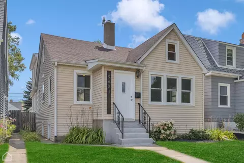 9621 S Troy St, Evergreen Park, IL 60805