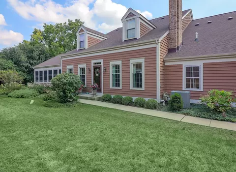 1591 Stonebridge Trl, Wheaton, IL 60189