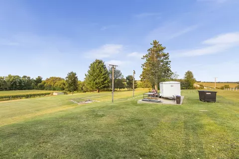 Exterior - 4524 E River Rd, Ridott, IL 61067 photo 4 of 4