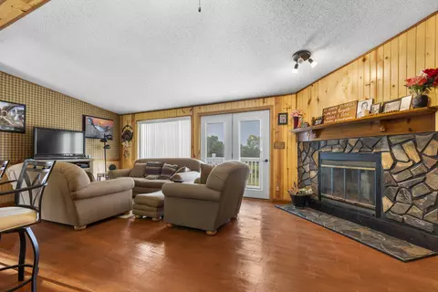 Living - 4524 E River Rd, Ridott, IL 61067 photo 2 of 4