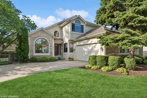 152 Seneca Trl, Bloomingdale, IL 60108