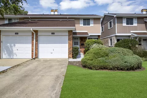 1155 Leicester Ct, Wheaton, IL 60189