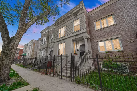2909 W Wilcox St, Chicago, IL 60612