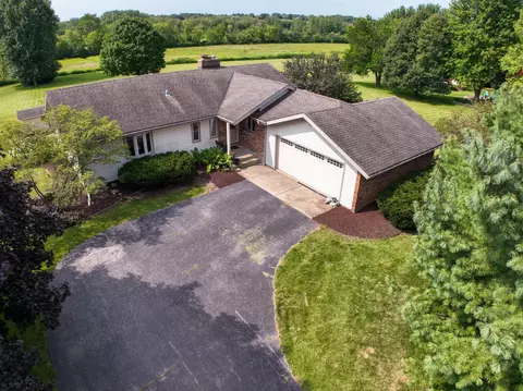 38 W609 Bittersweet Ln, Elgin, IL 60124