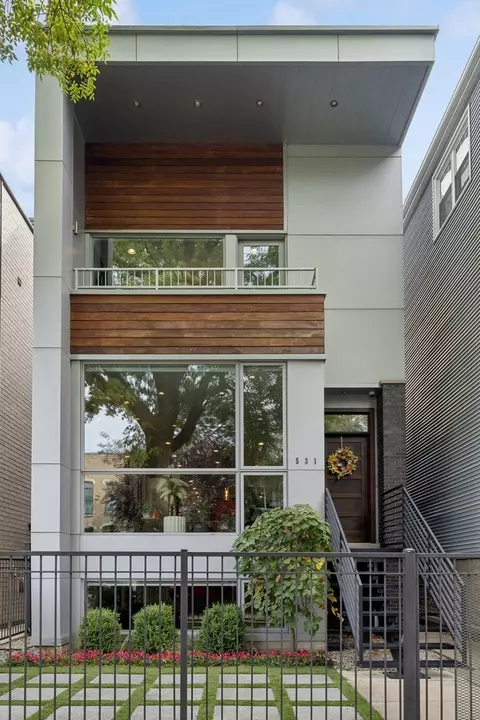531 N Marshfield Ave, Chicago, IL 60622