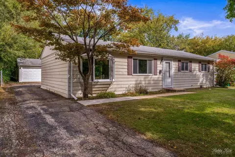 412 Cherry Valley Rd, Vernon Hills, IL 60061