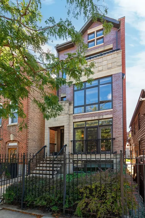 1541 W Cortez St #1, Chicago, IL 60642