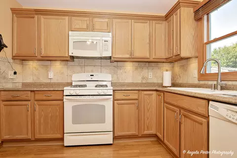 Kitchen - 4014 W Prestwick St, Mchenry, IL 60050 photo 1 of 3