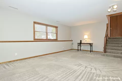 Living - 4014 W Prestwick St, Mchenry, IL 60050 photo 6 of 7