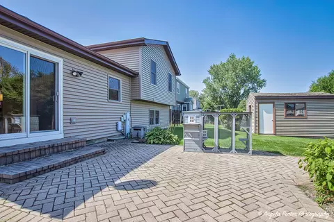 Exterior - 4014 W Prestwick St, Mchenry, IL 60050 photo 4 of 8