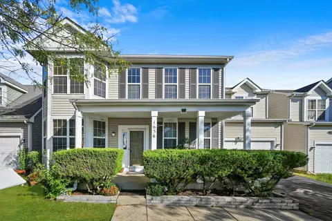 1656 Victoria Park Cir, Aurora, IL 60504