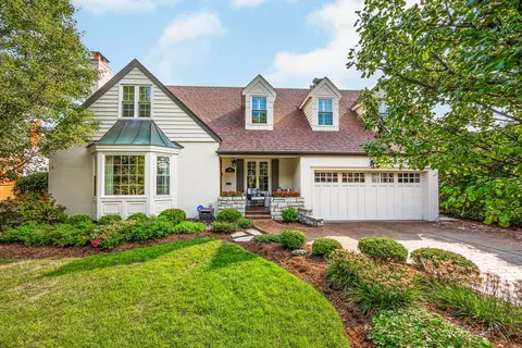 462 Arlington Ave, Glen Ellyn, IL 60137