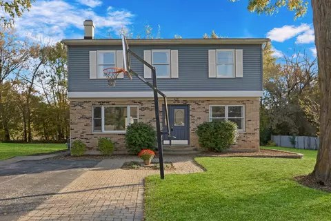 423 E Shorewood Rd, Round Lake Beach, IL 60073
