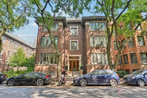 3743 N Pine Grove Ave #3, Chicago, IL 60613