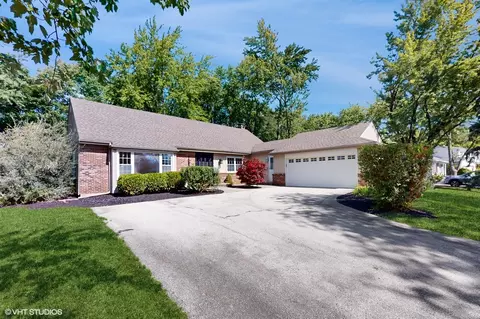 1052 W Peregrine Dr, Palatine, IL 60067
