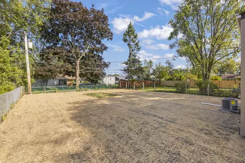 Exterior - 1101 Alfini Dr, Des Plaines, IL 60016 photo 3 of 5