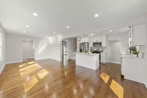 Living - 1101 Alfini Dr, Des Plaines, IL 60016 photo 2 of 3