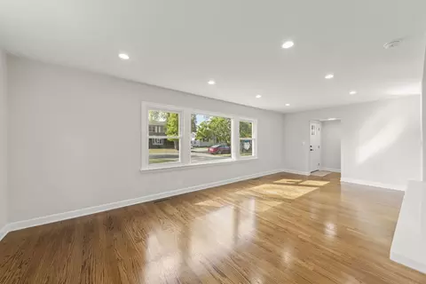 Living - 1101 Alfini Dr, Des Plaines, IL 60016 photo 3 of 3