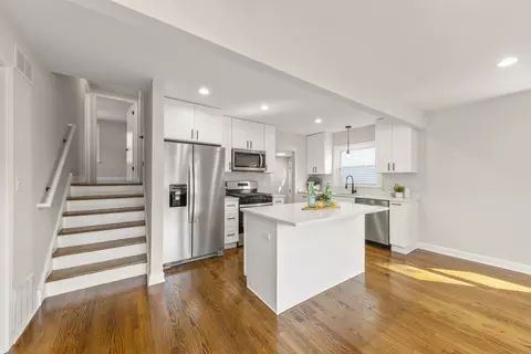 Kitchen - 1101 Alfini Dr, Des Plaines, IL 60016 photo 1 of 4
