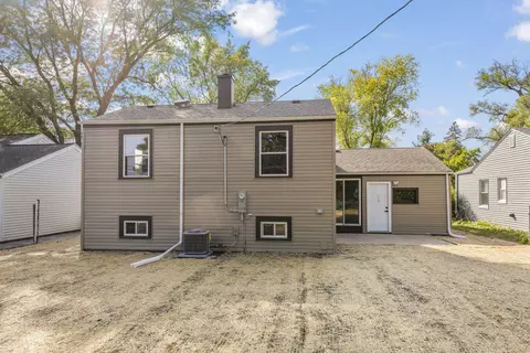 Exterior - 1101 Alfini Dr, Des Plaines, IL 60016 photo 5 of 5