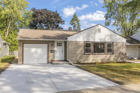 Exterior - 1101 Alfini Dr, Des Plaines, IL 60016 photo 2 of 5