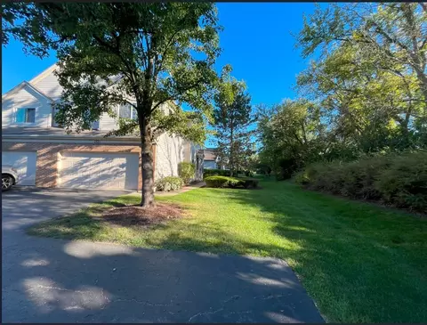 261 Nicole Dr #F, South Elgin, IL 60177