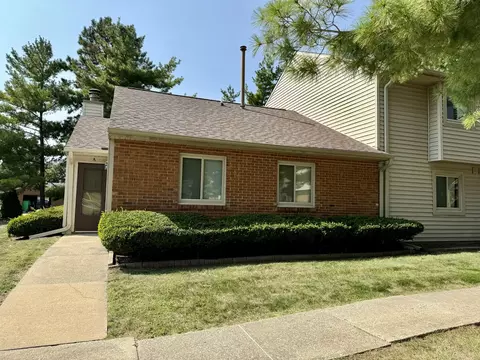 1611 Lyndhurst Dr #A, Savoy, IL 61874