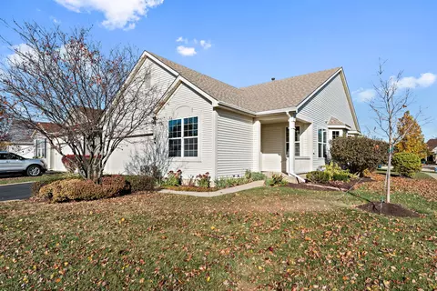 21214 Barth Pond Ln, Crest Hill, IL 60403