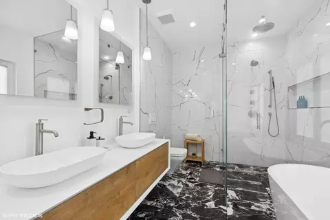 Bath - 803 Pine St, Winnetka, IL 60093 photo 2 of 5