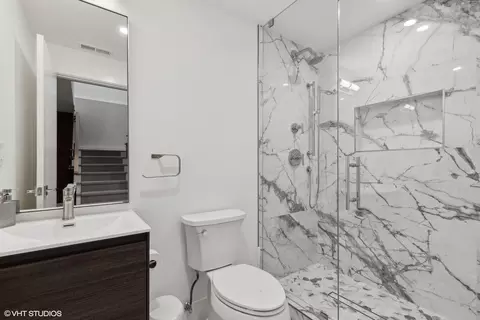Bath - 803 Pine St, Winnetka, IL 60093 photo 5 of 5