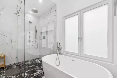 Bath - 803 Pine St, Winnetka, IL 60093 photo 3 of 5