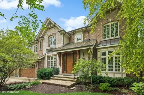 921 Huckleberry Ln, Glenview, IL 60025